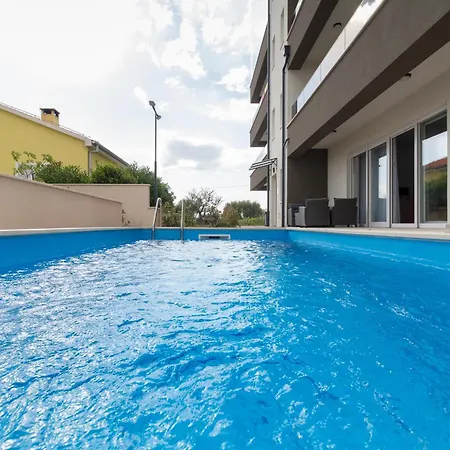 Mare With Pool Near The - Ta Leut Agency *