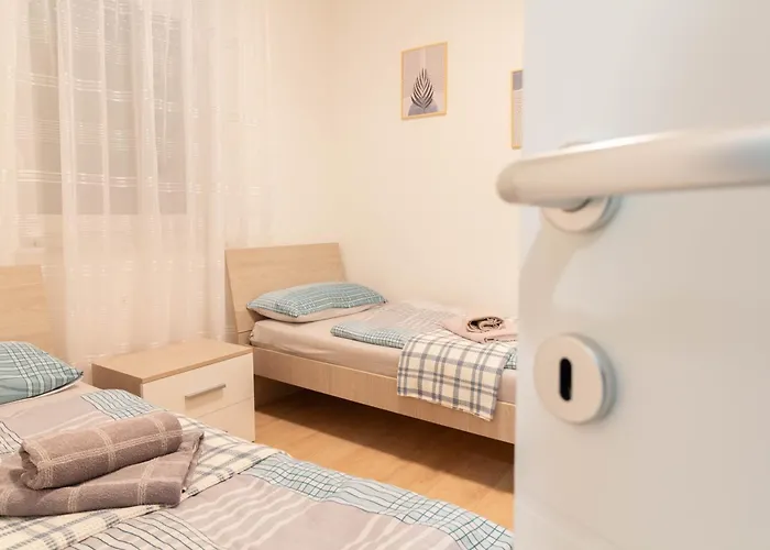Mare With Pool Near The - Ta Leut Agency Apartman Privlaka (Zadar)