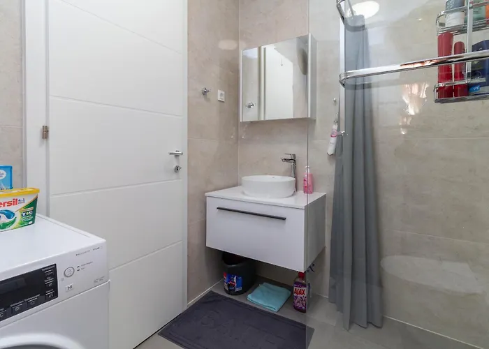 Mare With Pool Near The - Ta Leut Agency Apartman