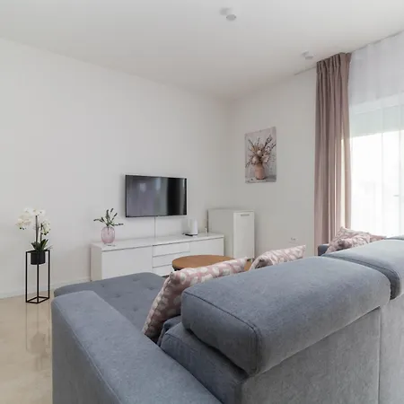 Mare With Pool 50 Meters From The Sea * Privlaka (Zadar)