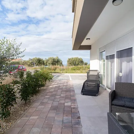 Mare With Pool 50 Meters From The Sea- By Ta Leut Agency Privlaka (Zadar)