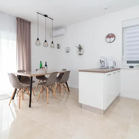 Apartment Mare With Pool 50 Meters From The Sea- By Ta Leut Agency *