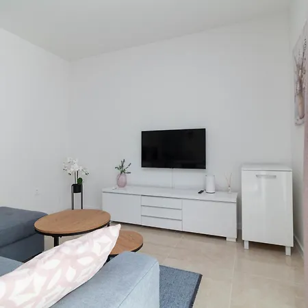 Apartament Mare With Pool 50 Meters From The Sea Privlaka (Zadar)