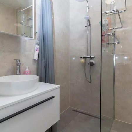 Apartment Mare With Pool 50 Meters From The Sea- By Ta Leut Agency Privlaka (Zadar)