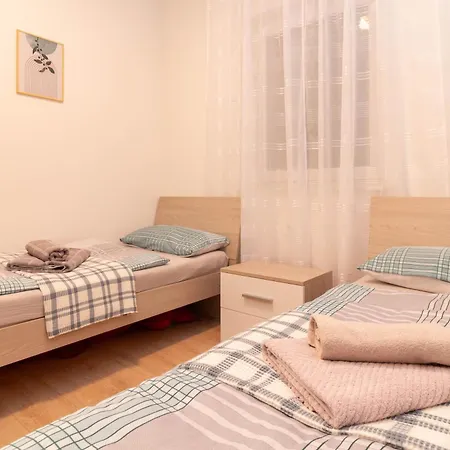 Apartment Mare With Pool 50 Meters From The Sea- By Ta Leut Agency Privlaka (Zadar)