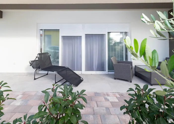 Mare With Pool Near The - Ta Leut Agency شقة *