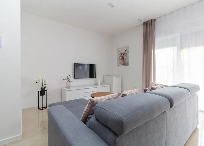 Mare With Pool Near The - Ta Leut Agency * بريفلاكا