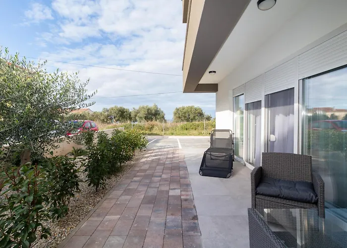 Mare With Pool Near The - Ta Leut Agency بريفلاكا