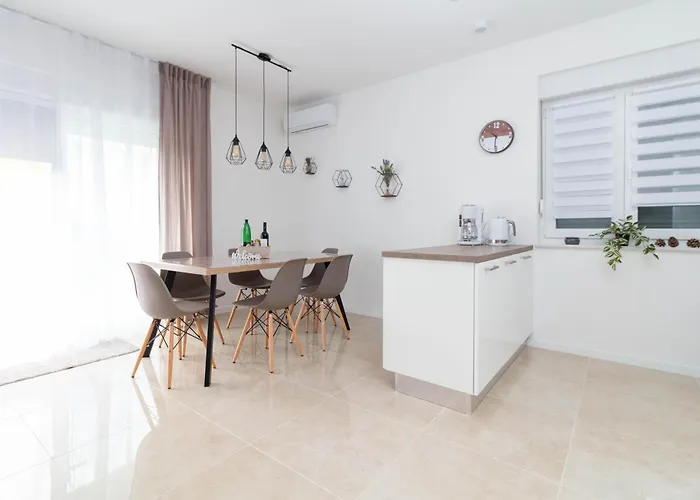 شقة Mare With Pool Near The - Ta Leut Agency *