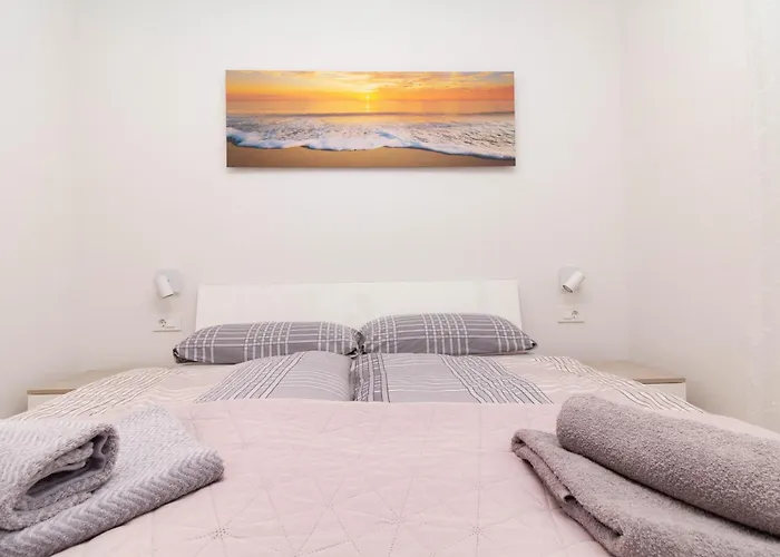 Mare With Pool Near The - Ta Leut Agency