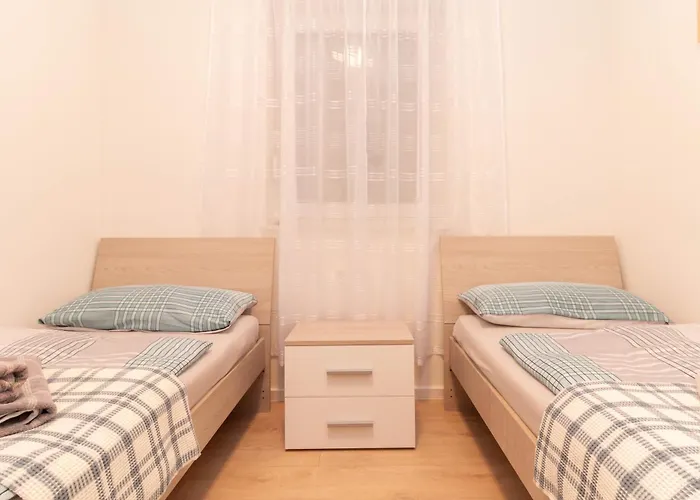 Mare With Pool Near The - Ta Leut Agency