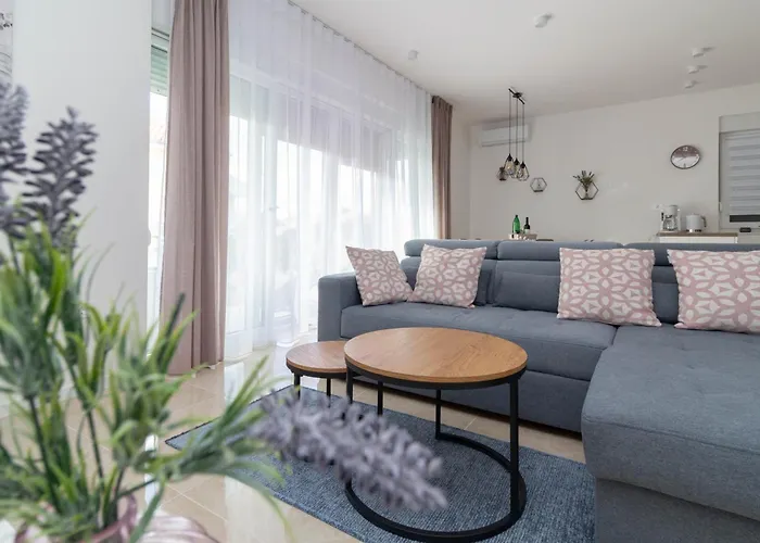 Mare With Pool Near The - Ta Leut Agency شقة *