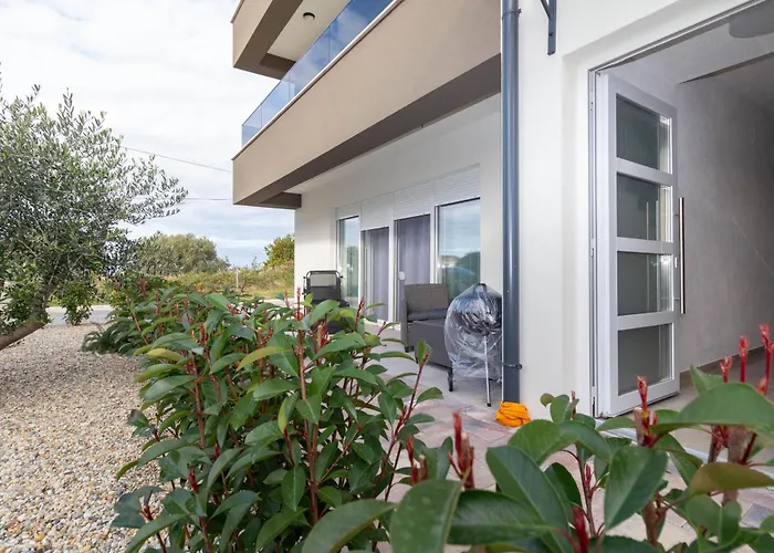 Mare With Pool Near The - Ta Leut Agency شقة *