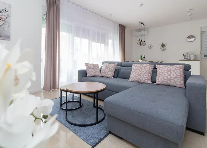 Mare With Pool Near The - Ta Leut Agency شقة