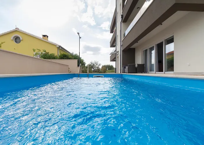 Mare With Pool Near The - Ta Leut Agency *